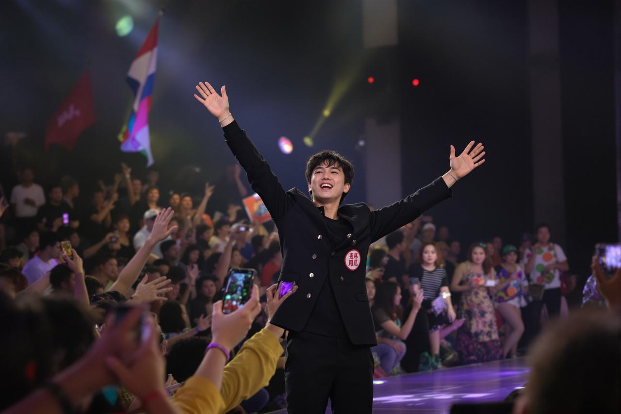 红叶影院影迷见面会圆满举行，万名粉丝热情参与